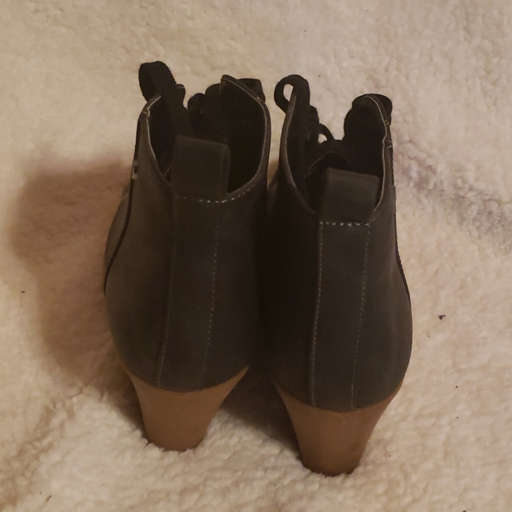 Shoes - Picture 4 of 4